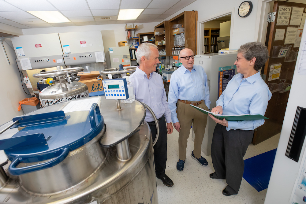 Dr. Joan Conaway tours UTSW basic science labs with Dr. David Russell, left, and Nobel Laureate Dr. Joseph Goldstein. Photo of Dr. Joan Conaway