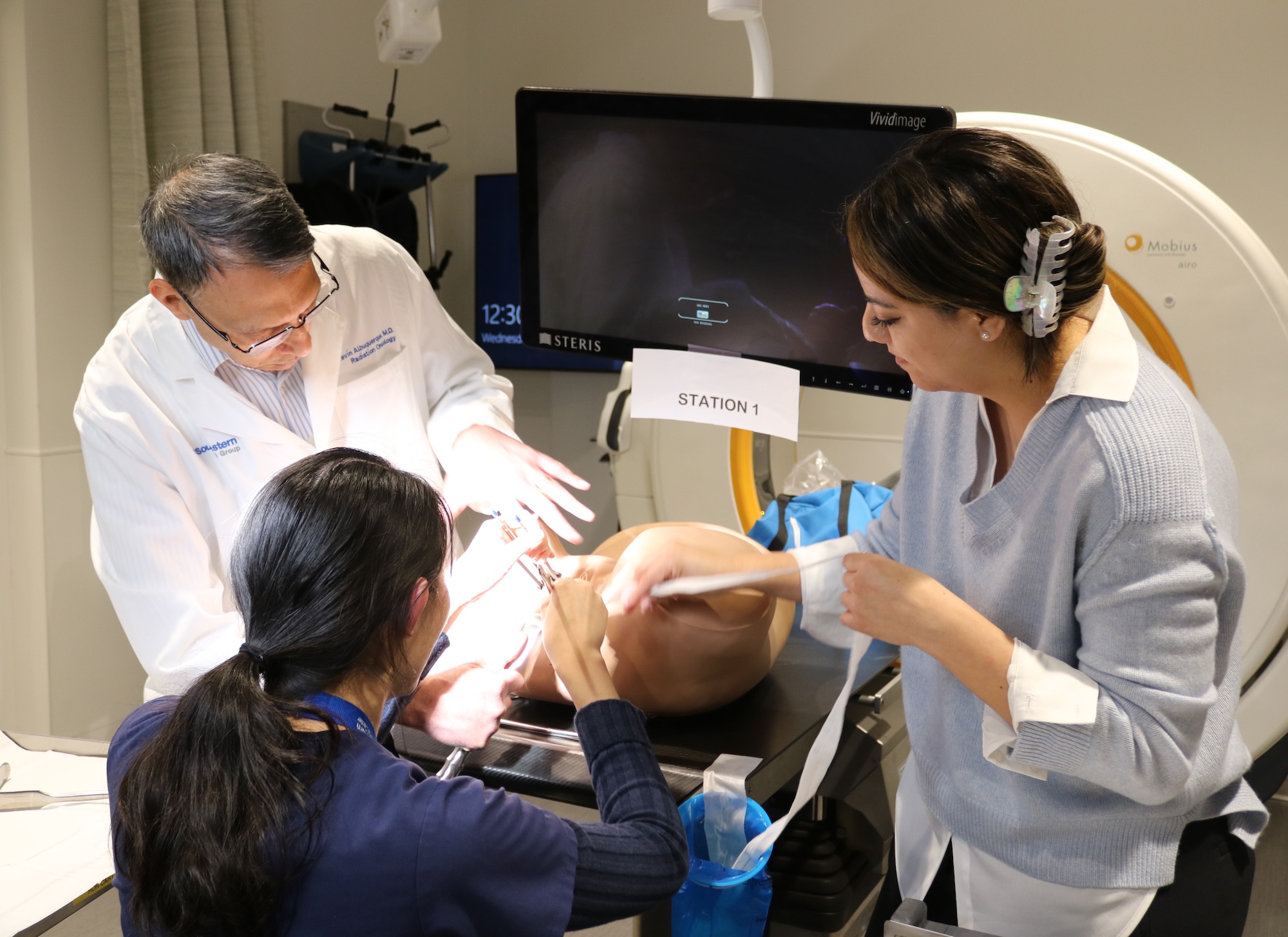 Residents in brachytherapy training