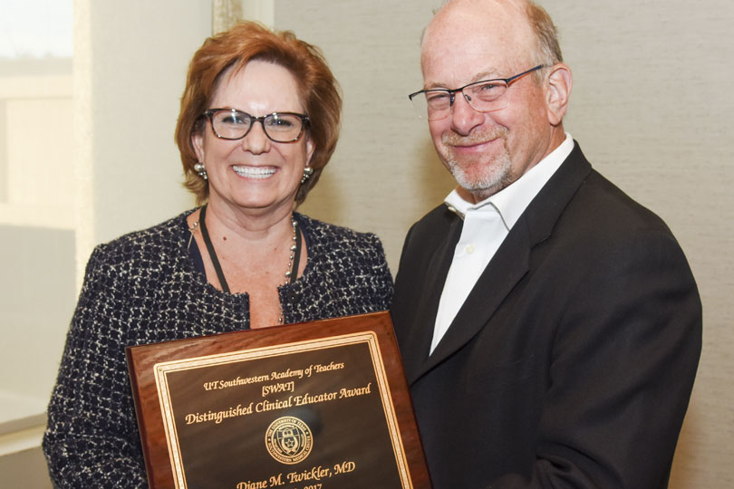 Dr. Greg Fitz gives Dr. Diane Twickler an award for teaching excellence. Dr. Greg Fitz gives Dr. Diane Twickler a teaching award
