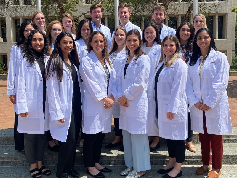 Group photo of the residents of the Class of 2027