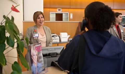 Patient chatting with UTSW greeter.