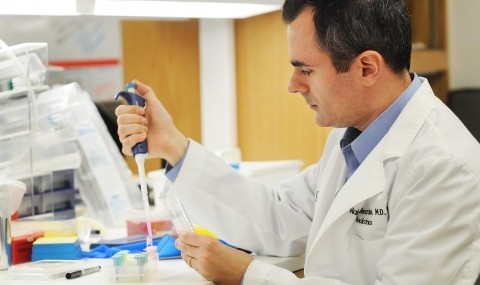 Ralph DeBerardinis, M.D., Ph.D., whose lab studies how cancer cells produce the energy and raw materials needed for growth. Dr. Ralph DeBerardinis