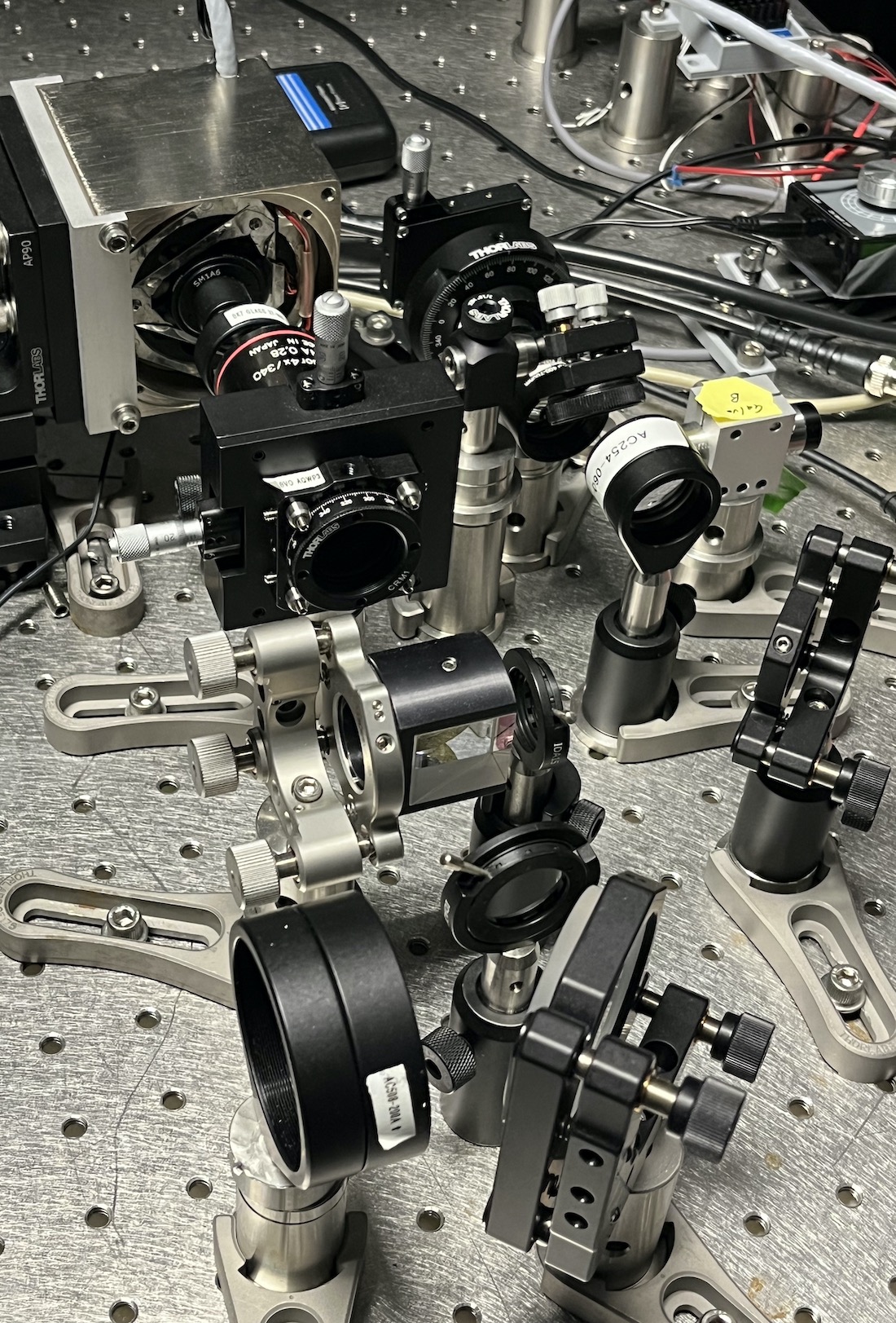 The high-resolution light-sheet is pivoted back and forth